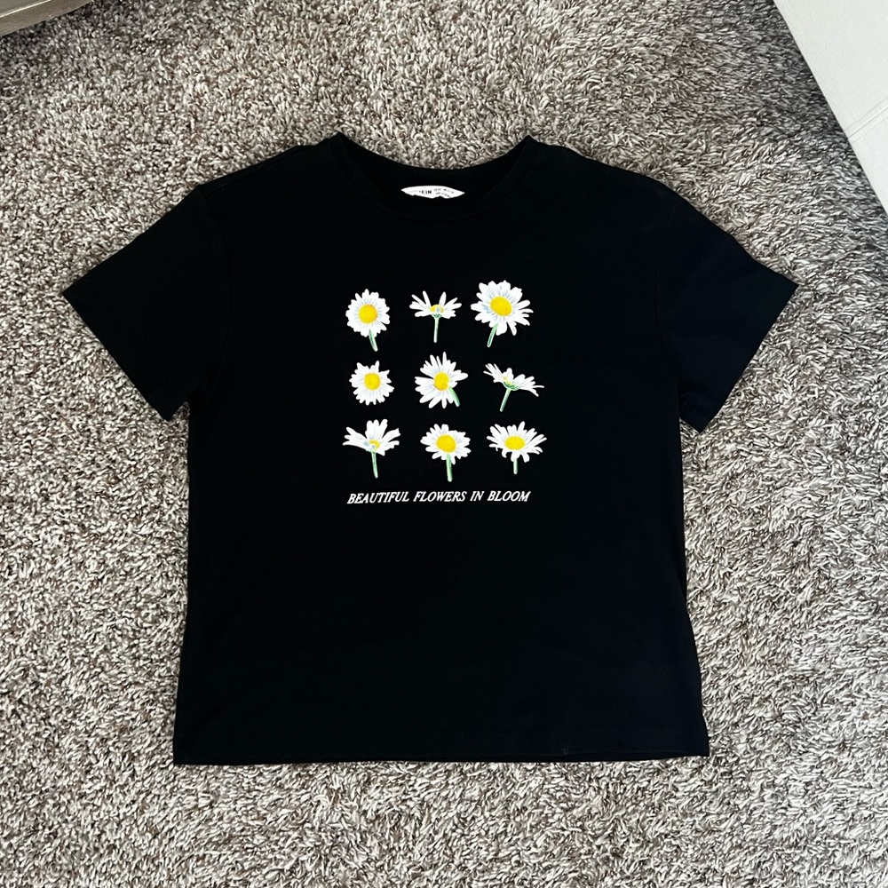 Shein Black Daisy Tee Size 11-12 Years